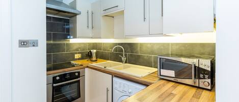 Standard Apartment, 1 Bedroom | Private kitchen | Fridge, microwave, oven, electric kettle