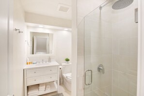 Hair dryer - Luxury 2BR/2BA – Next to slopes, Private Garage (Whistler)