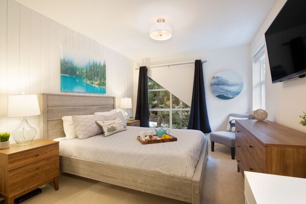 2 bedrooms, desk, iron/ironing board, WiFi