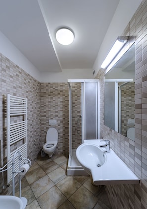 Appartement, 1 chambre | Salle de bain | Séchoir à cheveux, bidet, serviettes fournies