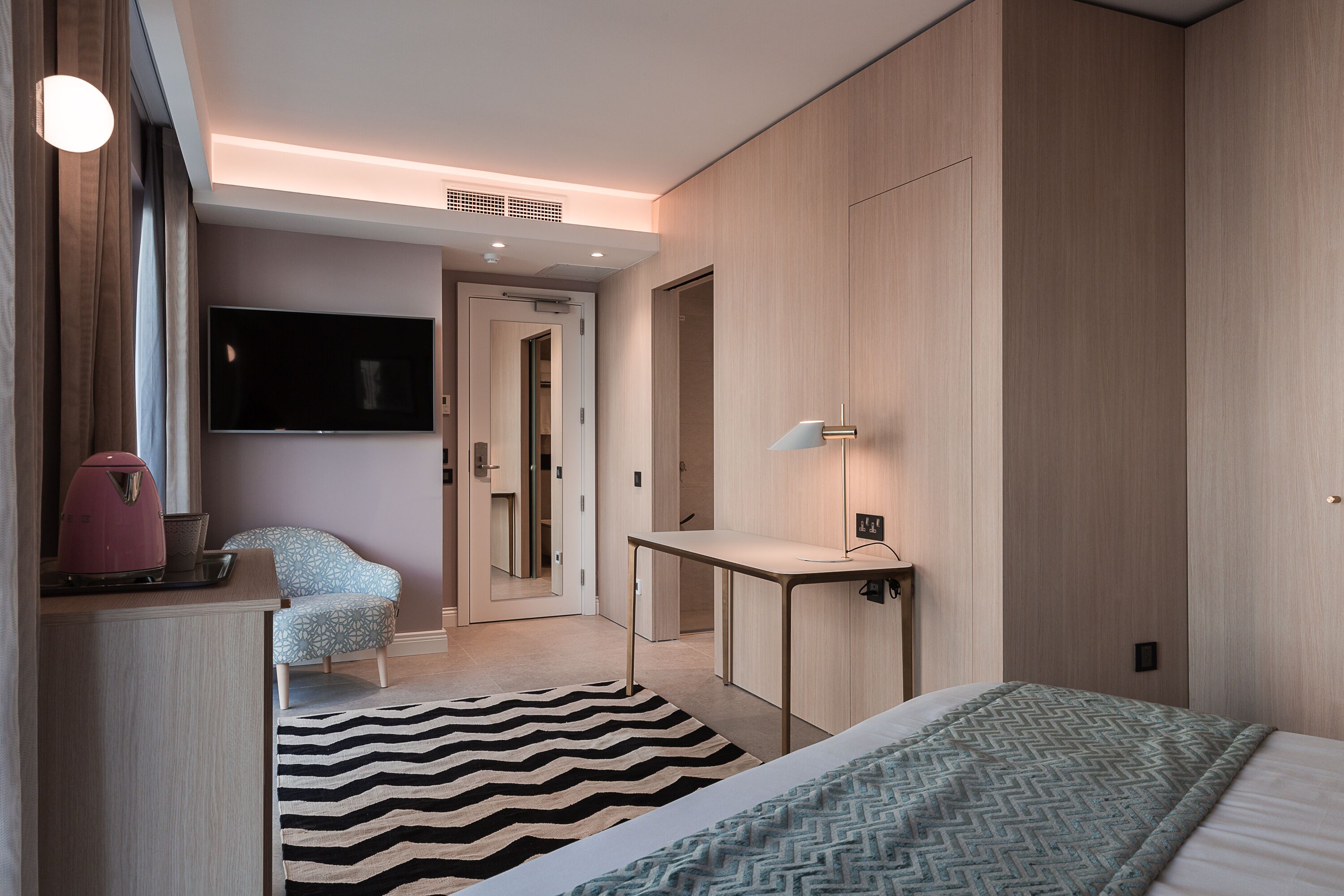 deluxe double or twin room, balcony | 1 bedroom, minibar, in-room safe, individually decorated