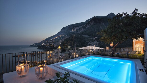 A swimming pool with a view of the sea and a mountainous landscape. - Private Villa with Jacuzzi, Terraces, Sea View and Breakfast (Amalfi)
