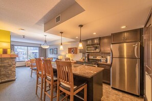 Private kitchen - Mountain View Escape – Copperstone 2BR + Hot Tub (Bighorn No. 8)