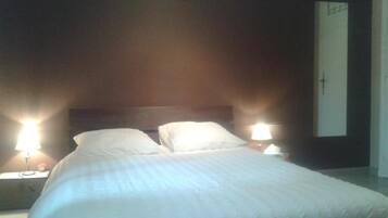Double Room | 1 bedroom, individually decorated, individually furnished, desk