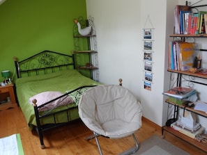 Doppelzimmer | Individuell dekoriert, individuell eingerichtet, Schreibtisch