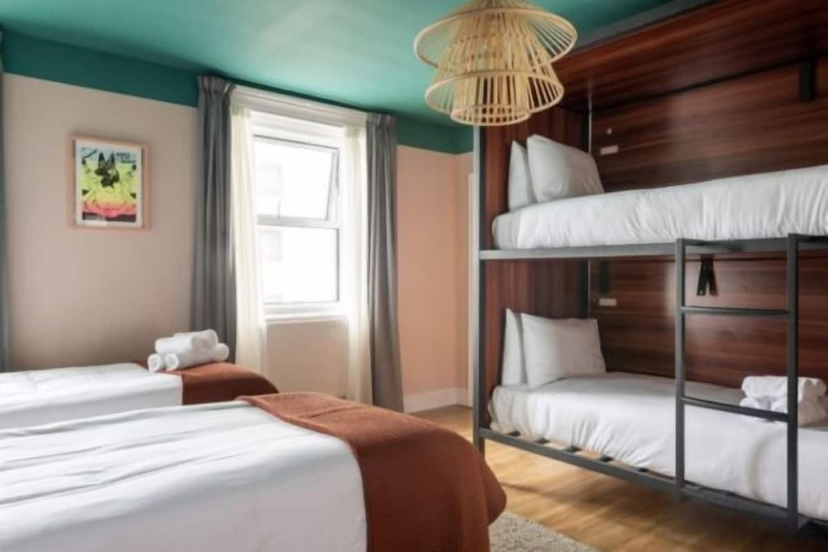 Free WiFi, bed sheets
