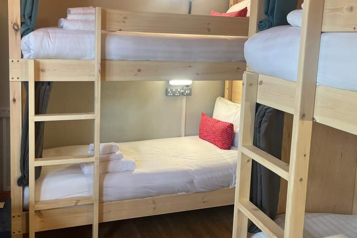 6 Bed Dormitory Female Dorm | Free WiFi, bed sheets