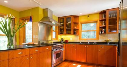 Charming Penngrove Retreat Home on Half Acre - Hot tub, Nature