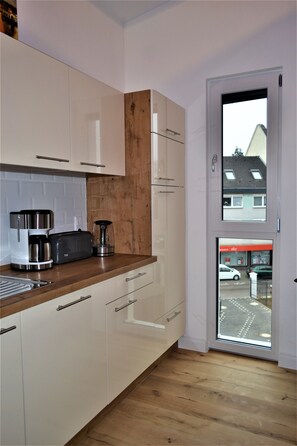 Apartamento família | Cozinha privada | Geladeira grande, fogão, cooktop, lava-louças