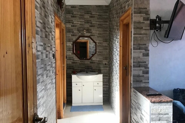 Appartement, 1 chambre | Coin séjour | Télévision à écran plat de 32 pouces avec chaßnes par satellite