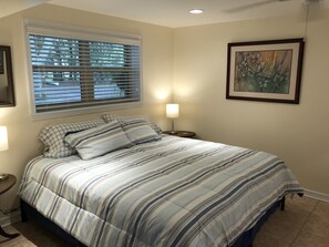 2 bedrooms, desk, iron/ironing board, free WiFi - Stunning Waterfront View and Quiet Getaway on Intracoastal Waterway (Pensacola)