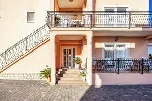 Exterior detail - 2bedroom apartment - ground floor (Vrvari)