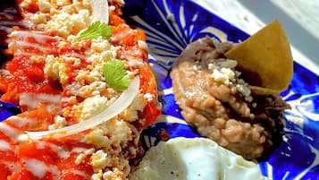 Sudah termasuk sarapan lengkap setiap hari