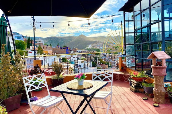 Café da manhã completo grátis todos os dias