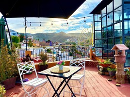 Free daily full breakfast 