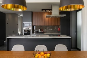 Frigorifero, microonde, forno, lavastoviglie