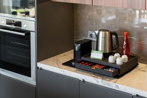 Réfrigérateur, micro-ondes, four, lave-vaisselle