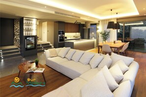 Smart-tv, en tv-spelskonsol, Netflix och bordsfotboll