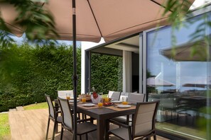 تناول الطعام بالخارج