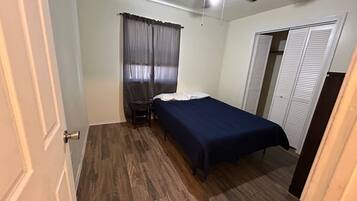 2 chambres, fer et planche à repasser, Wi-Fi, draps fournis