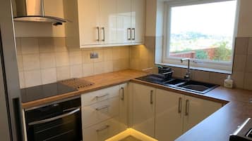Fridge, microwave, oven, coffee/tea maker