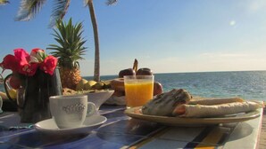 Desayuno buffet todos los días (con cargo)