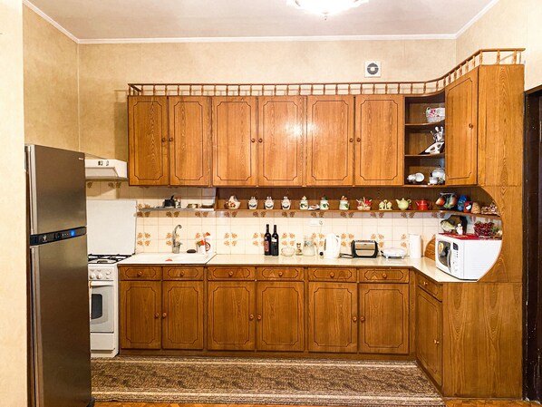 Fridge, microwave