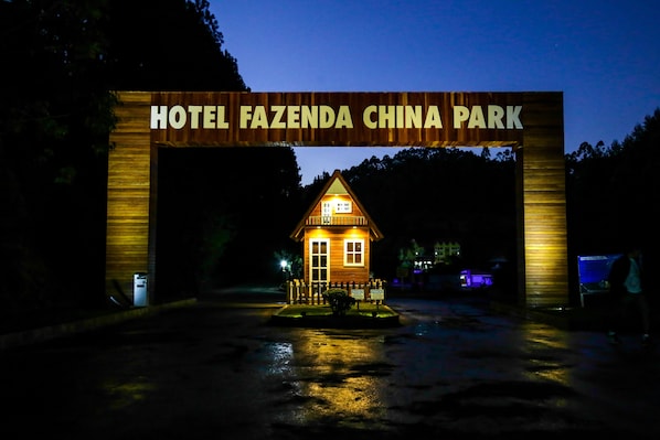 Façade de l’hébergement - soirée/nuit