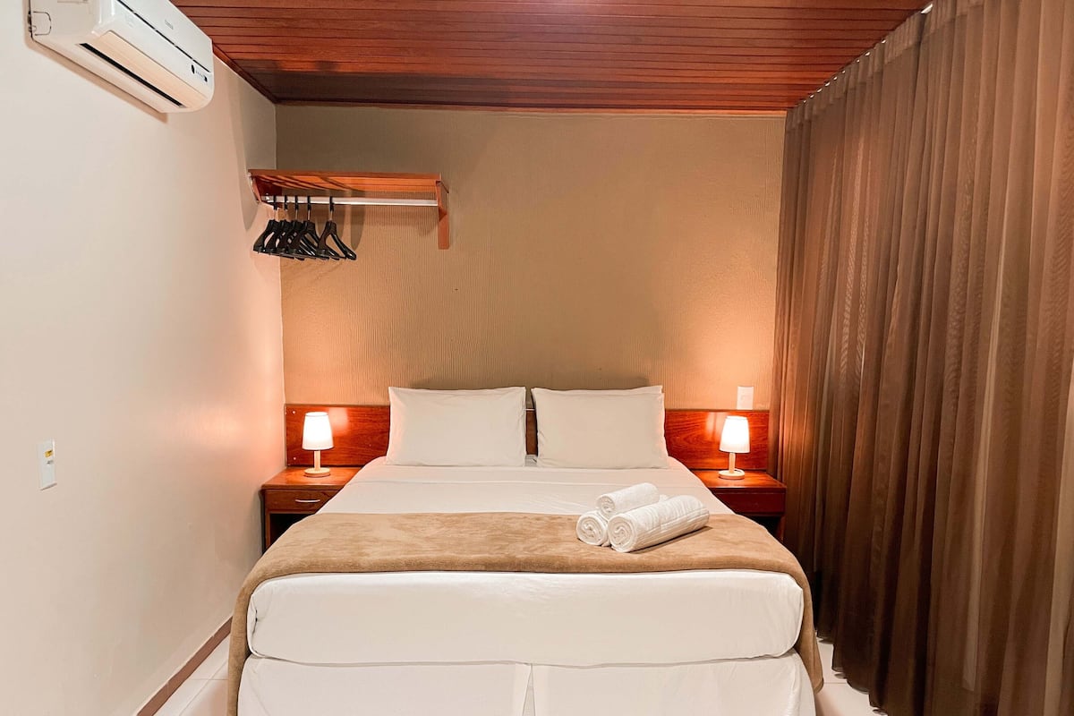 Premium Room | 1 bedroom, premium bedding, minibar, in-room safe