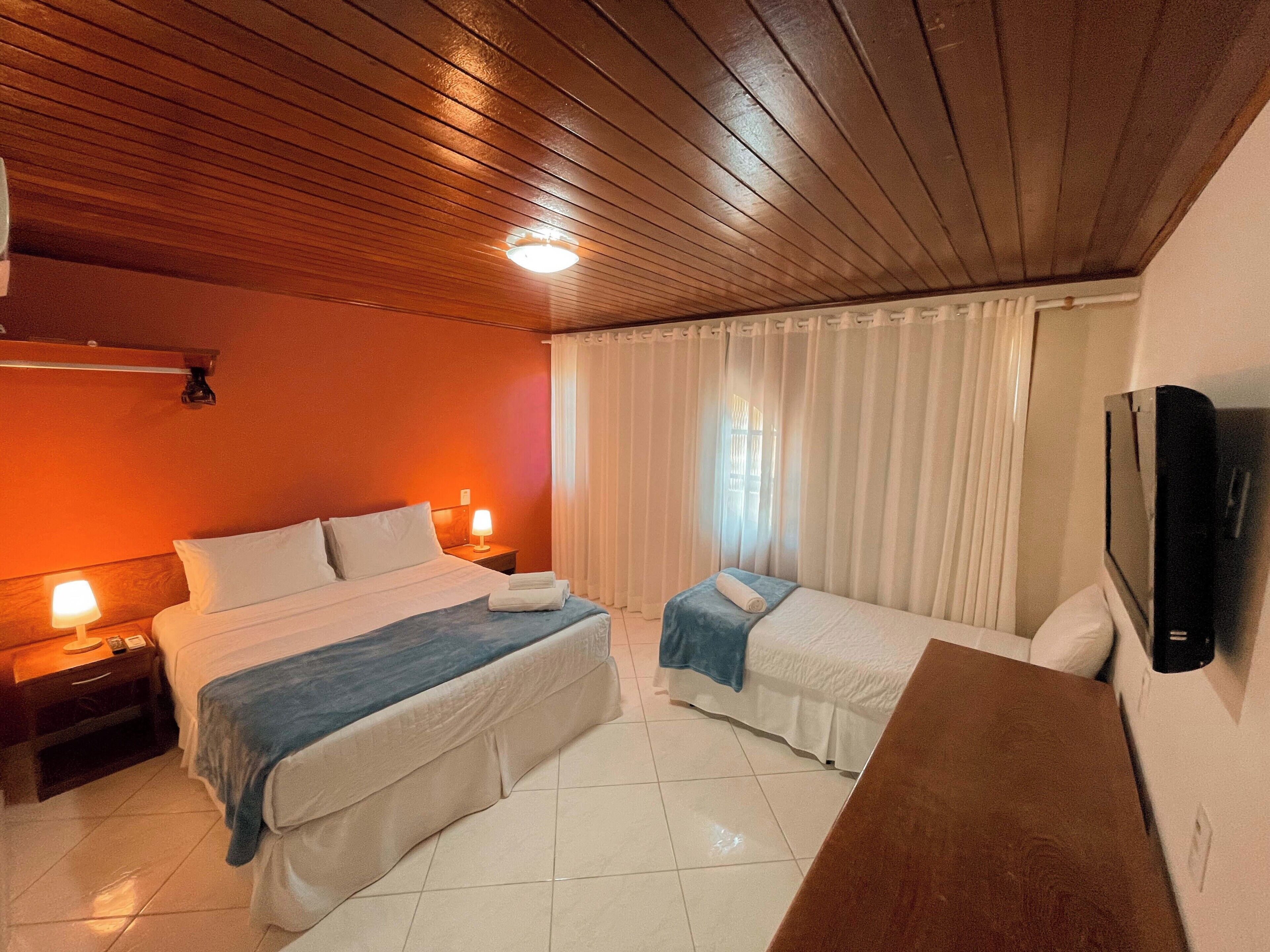 迷你吧、客房內保險箱、床單