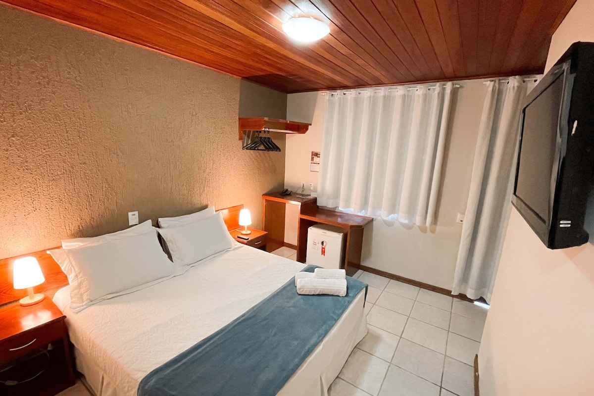 Standard Room | 1 bedroom, premium bedding, minibar, in-room safe