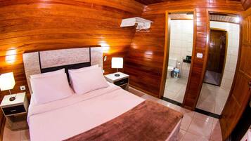 Chale Plus com Hidro | 1 habitación, minibar y caja de seguridad en la habitación