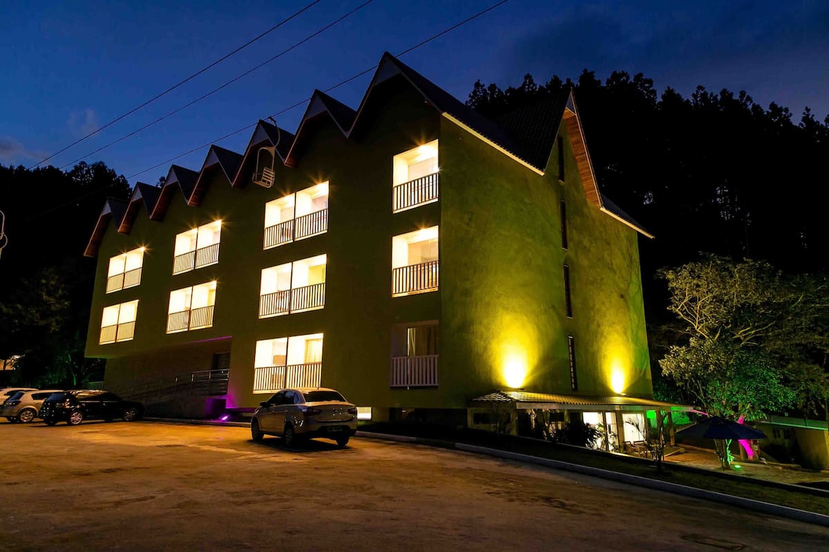 Superior Suite | 1 bedroom, premium bedding, minibar, in-room safe