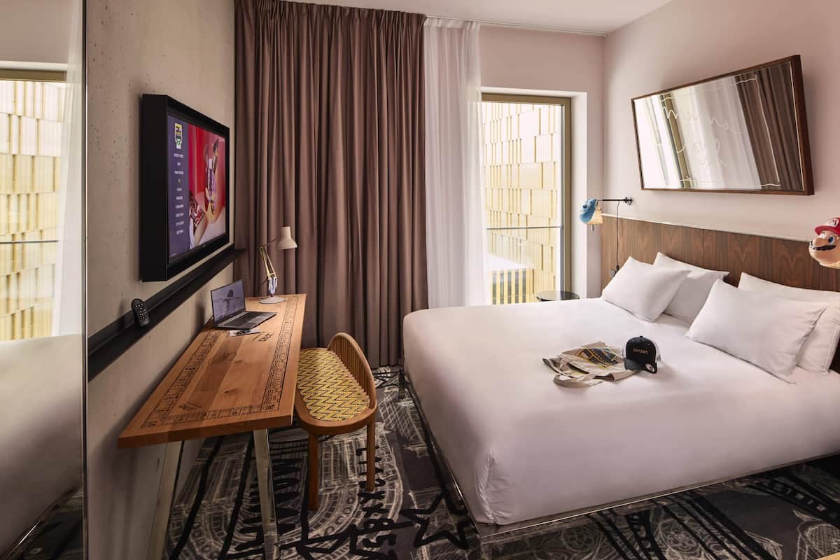 Double Room, 1 Double Bed (Medium Mama)