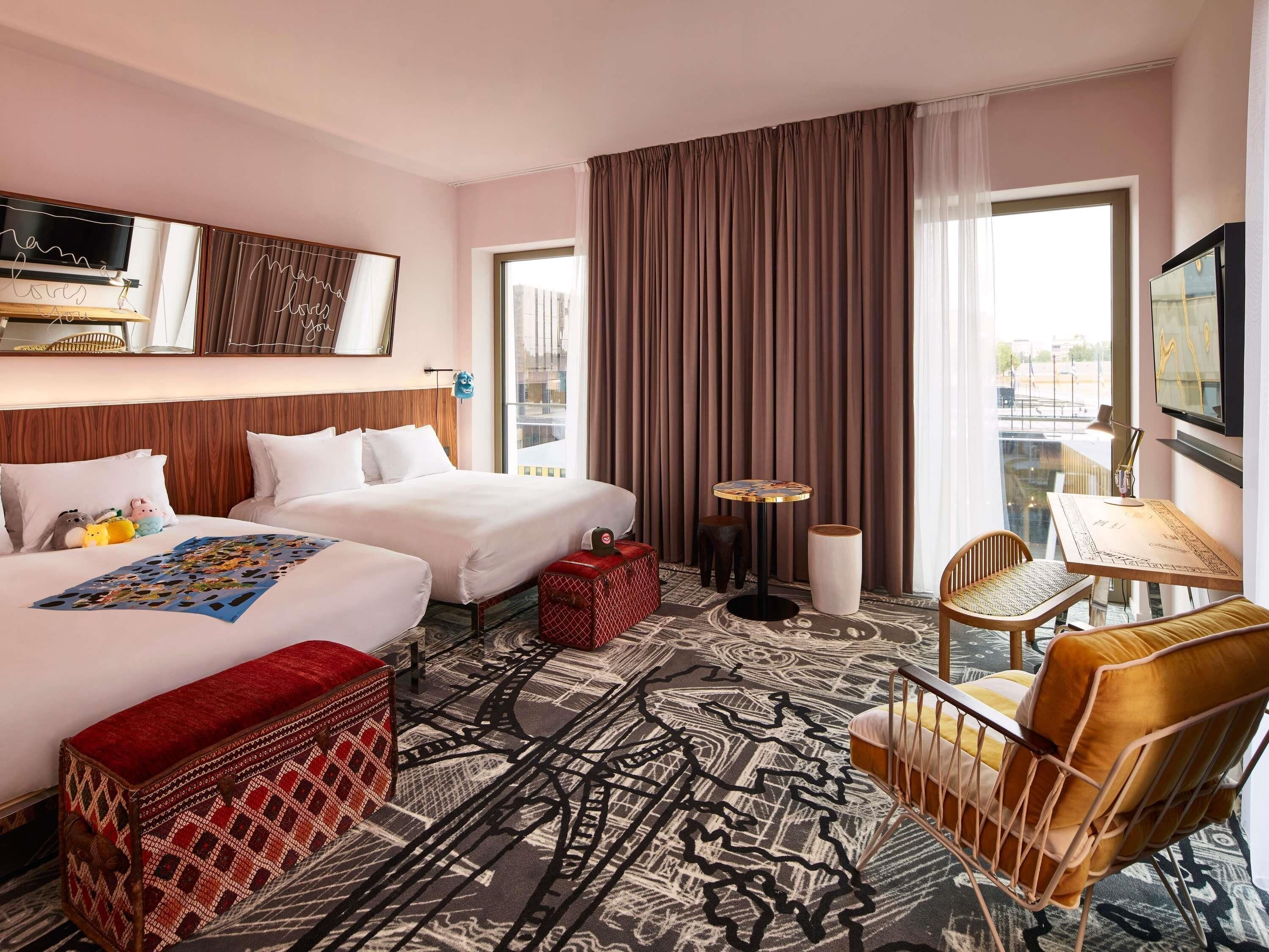 客房, 2 张单人床 (Large) | 高档床上用品、迷你吧、客房内保险箱、办公桌