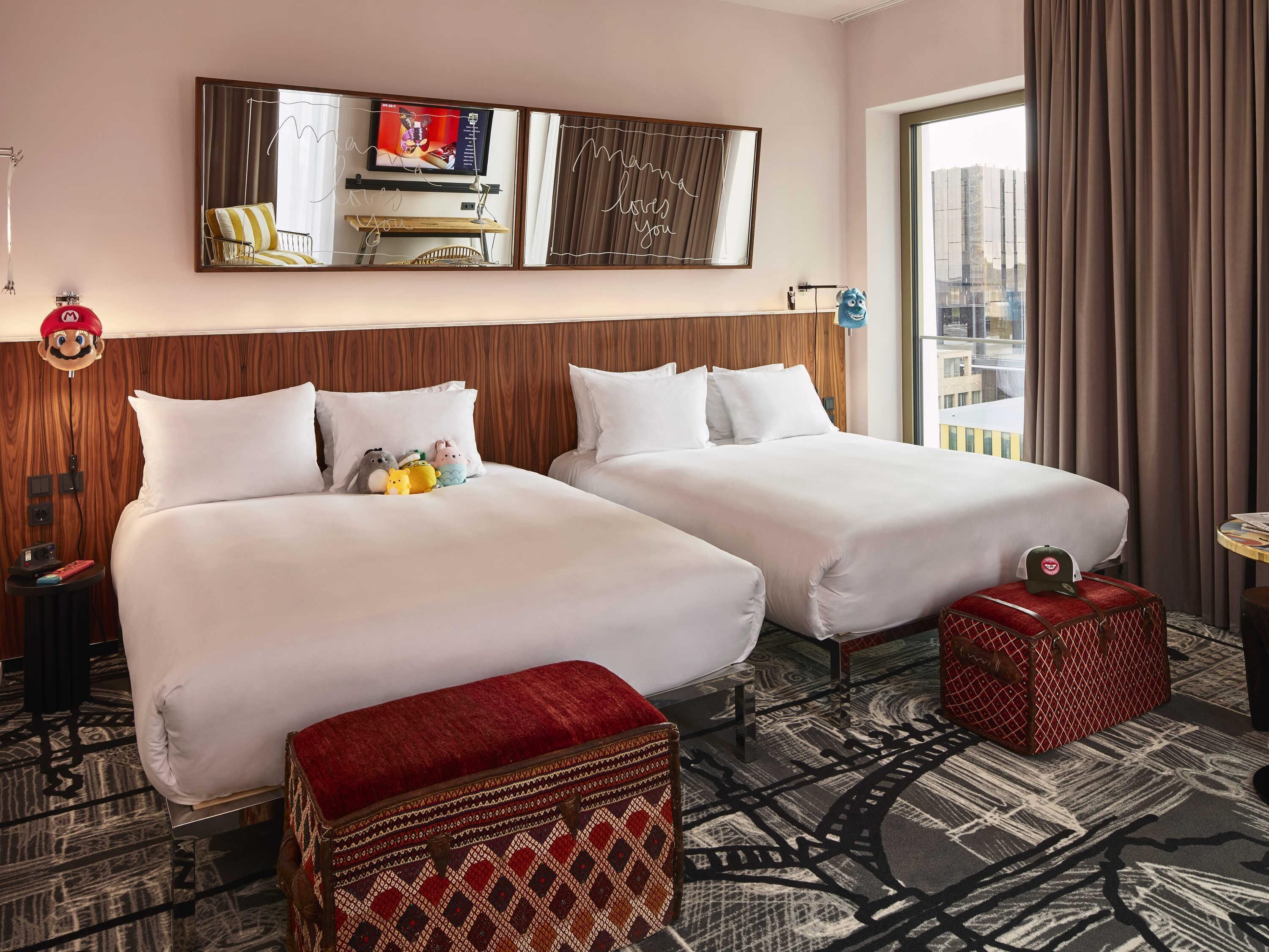 Ropa de cama de alta calidad y minibar 