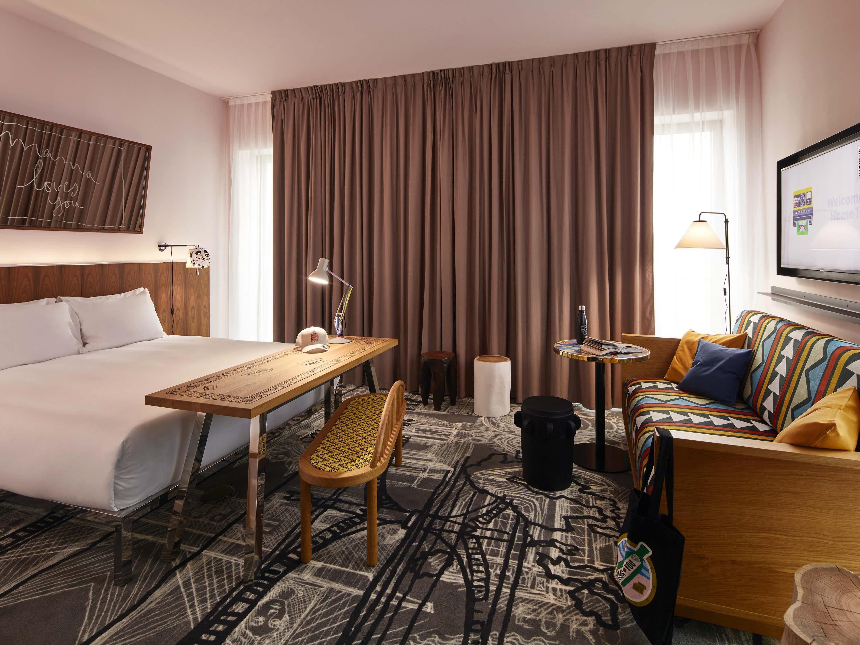 double room, 1 queen bed (large mama) | premium bedding, minibar, in-room safe, desk