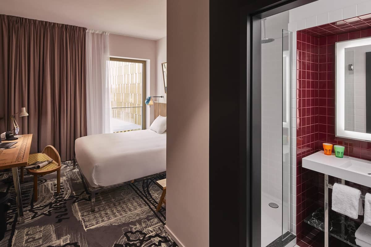 double room, 1 double bed (medium mama) | premium bedding, minibar, in-room safe, desk