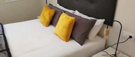 2 chambres, fer et planche à repasser, Wi-Fi, draps fournis