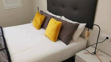 2 habitaciones, tabla de planchar con plancha, wifi y ropa de cama