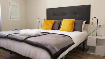 2 habitaciones, tabla de planchar con plancha, wifi y ropa de cama