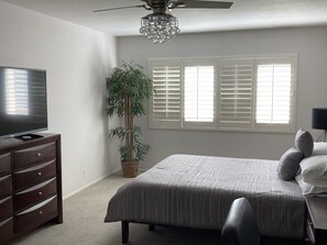 2 bedrooms, desk, iron/ironing board, free WiFi