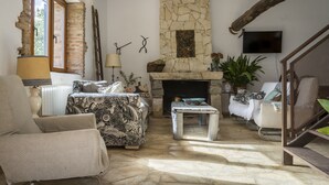 Superior Cottage | Living area - Casas Rurales Finca El Pozuelo (Jabugo)