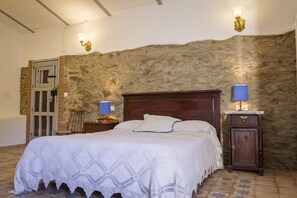 5 bedrooms, iron/ironing board, bed sheets - Casas Rurales Finca El Pozuelo (Jabugo)