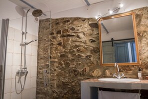 Superior Cottage | Bathroom | Towels - Casas Rurales Finca El Pozuelo (Jabugo)