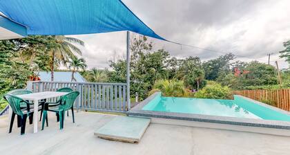 Familienfreundliches Haus mit Blick auf den Dschungel, Terrasse, privater Pool - nur 5 Minuten in die Stadt
