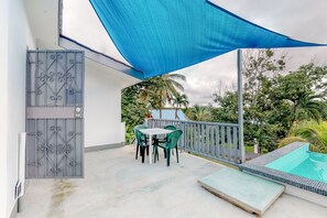 Outdoor dining - Welcoming home near town with private pool, jungle views, WiFi & partial AC (San Ignacio)
