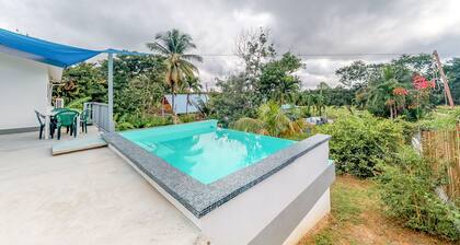 Welcoming home near town with private pool, jungle views, WiFi & partial AC