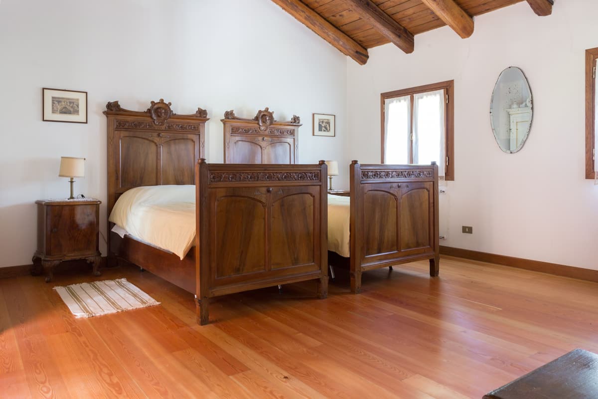 Decoración personalizada, muebles diferentes y escritorio