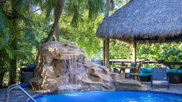 Piscine extérieure, piscine chauffée